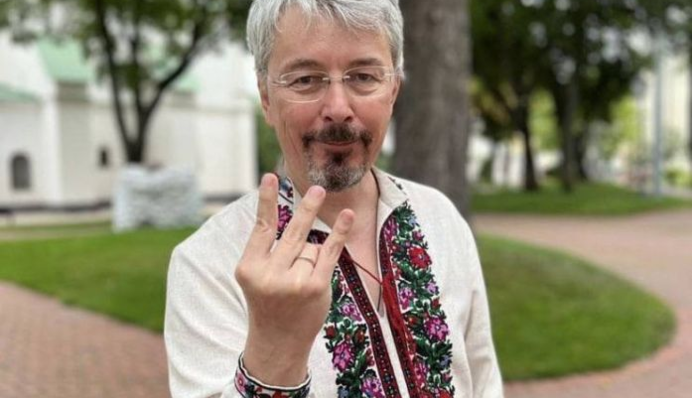 Кринж із подвійним дном: українці бурхливо відреагували на флешмоб із тризубом до Дня незалежності