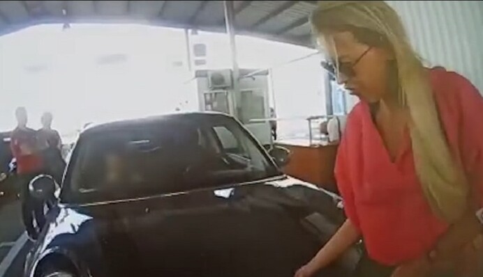 Блондинка перетворилася на брюнетку: у РФ показали відео з українкою, яку звинувачують у вбивстві Дугіної