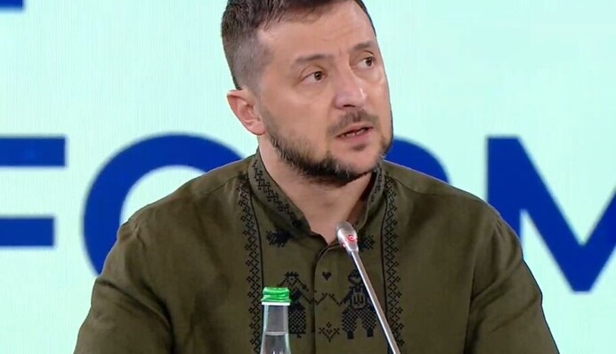 Зеленский о возвращении Крыма: ни с кем консультироваться не будем