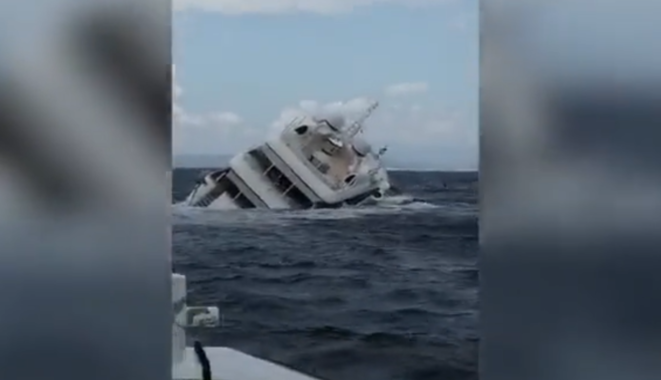 Mercedes решил освежить модель AMG GT 63: в сеть слили шпионские фото