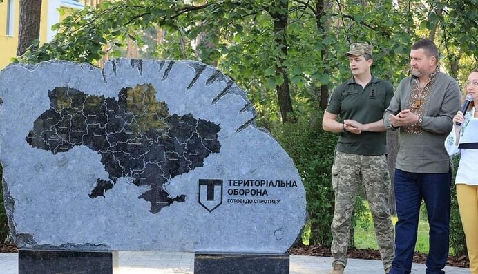 Вместе к победе: в Украине открыли первый памятник силам Теробороны, фото