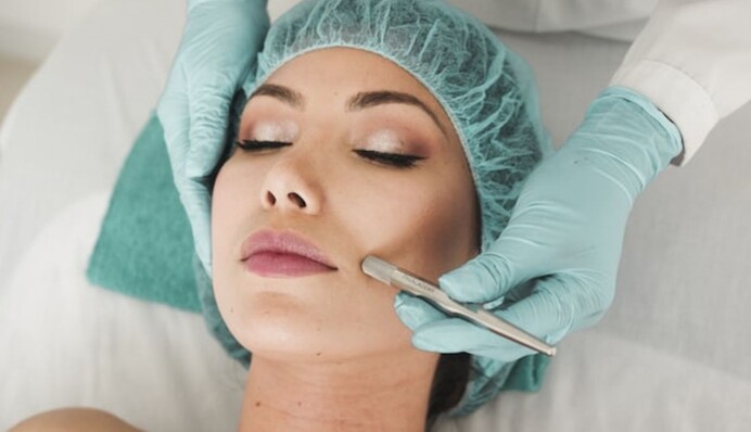 Не нужно этого делать: врач назвала бессмысленные и вредные процедуры для красоты и здоровья