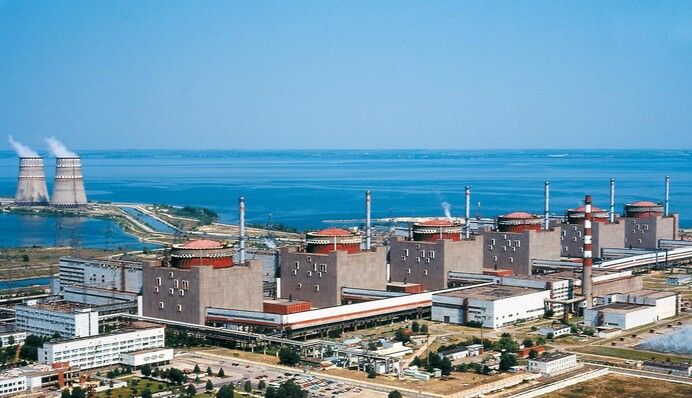 Запорожская АЭС снова отключена от сети: что происходит на станции