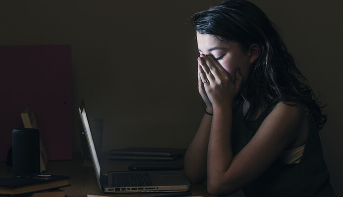 Не только постоянная грусть: психологи рассказали, как проявляется подростковая депрессия