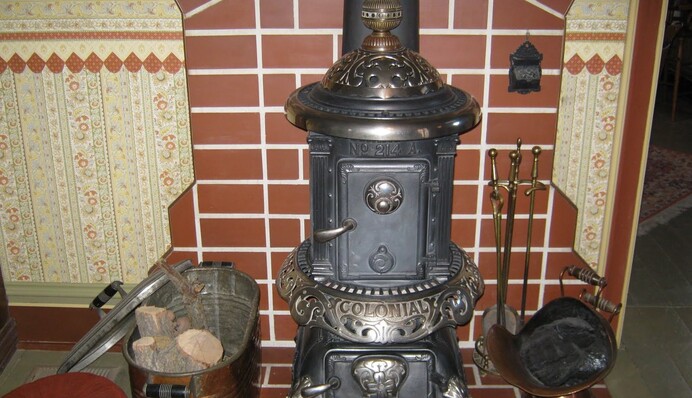 Зима близько: українцям розповіли, скільки коштує встановити у будинку буржуйку