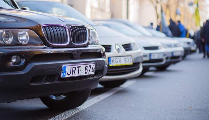 Без нульового розмитнення не цікаво: в Україні різко впав попит на вживані авто