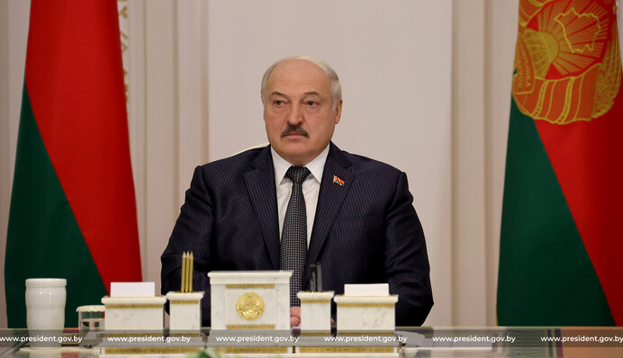 Він давно все зрозумів: як Лукашенко реагує на провали Путіна в Україні