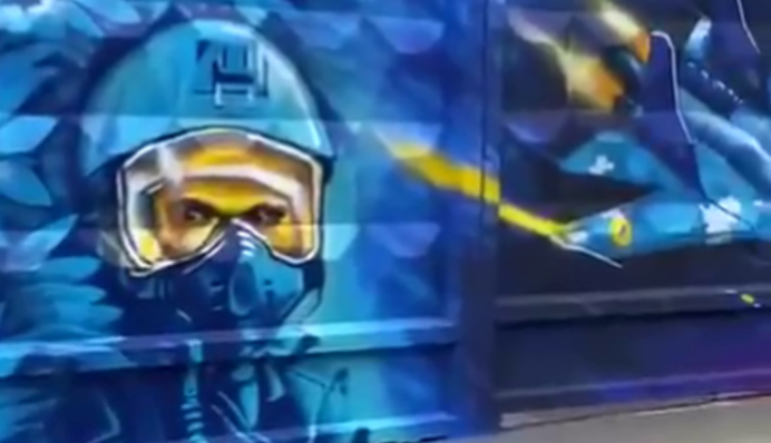 Яскраве видовище: у Києві з'явився новий патріотичний арт-об'єкт, відео