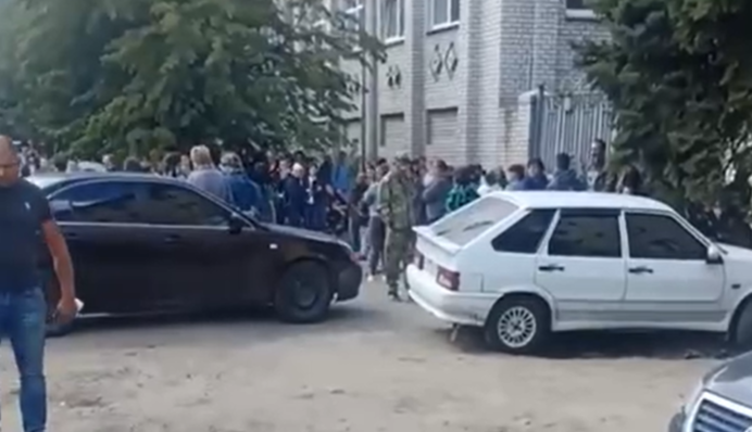 Відбили чоловіків від 