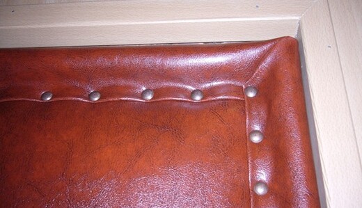 Как утеплить деревянную дверь: выбор материала и расчет количества