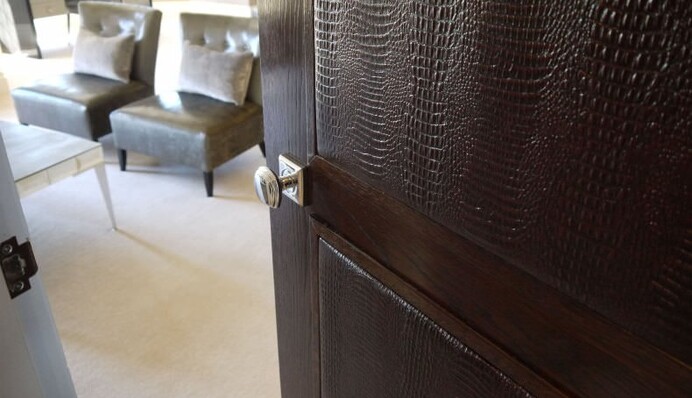 Утеплення вхідних дверей ущільнювачем: що означає маркування виробу