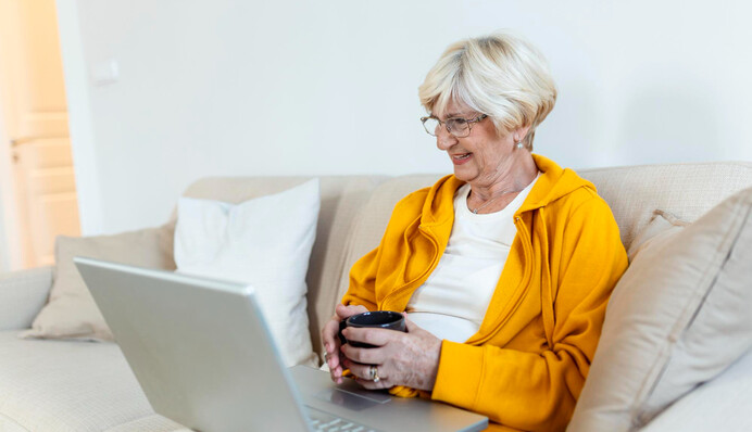 Как получить консультацию по пенсиям онлайн: ПФУ дал контакты 