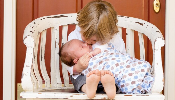 Поради майбутнім батькам: як назвати дитину за датою та як залежить характер від місяця народження