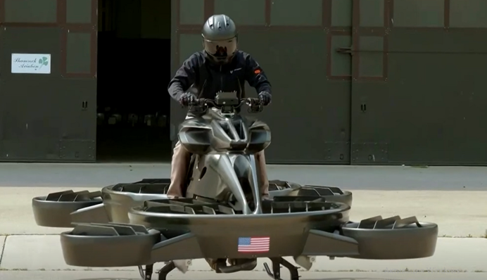 Разгоняется до 100 км/ч: в США показали первый летающий мотоцикл, фото и видео