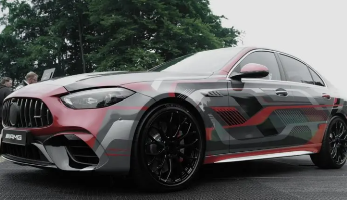 Новинка від Mercedes-AMG: як виглядатиме електрифікований C63