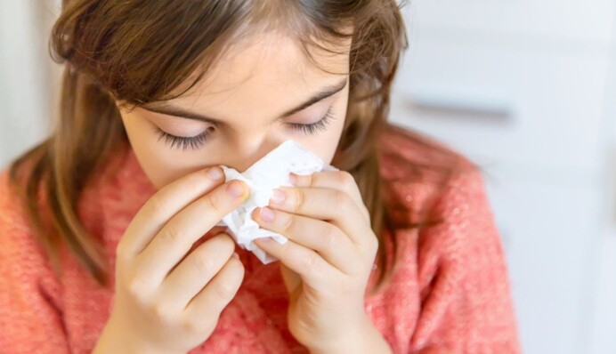 Дуже легко передозувати: фармацевт розповіла, які краплі від нежитю не підходять дітям