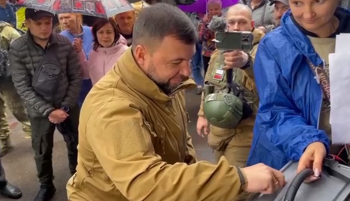 "Голосують" де доведеться: як проходить перший день "референдуму" на окупованих РФ територіях, відео