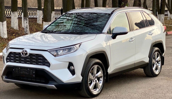 Скромність чиновникам не знайома: ТОП-5 авто, куплених державою під час війни