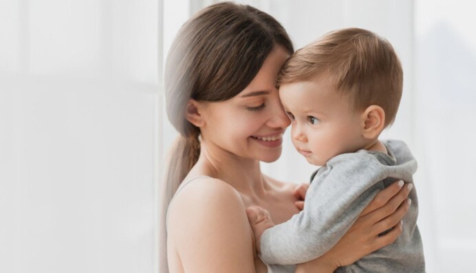 Как понять, что ребенок замерз: педиатр назвала лучший способ проверки