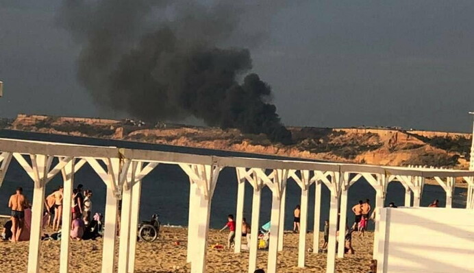 В аеропорту Бельбека вибухи та потужна пожежа: фото, відео та всі подробиці