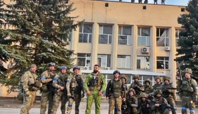 ВСУ и Нацгвардия подняли украинский флаг над горсоветом Лимана: видео