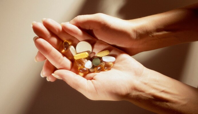 Сезонная подавленность, усталость и слабость: врач назвала признаки недостатка важного витамина