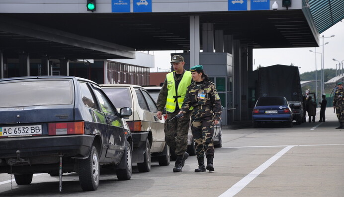 До 170 тысяч гривен: кому из владельцев авто на границе грозит 