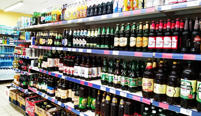 Россия обстреляла Украину: в одной из областей запретили продажу алкоголя