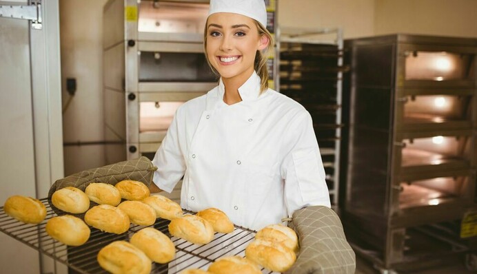 Берут студентов и пенсионеров: в Украине готовы платить до 15 тысяч гривен за работу возле дома