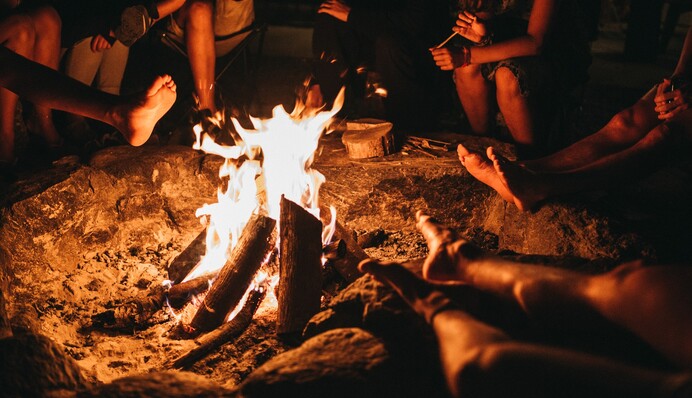 Как быстро избавиться от запаха дыма на одежде: три простых лайфхака