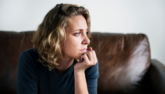 Психологи пояснили різницю між осінньою депресією і поганим настроєм