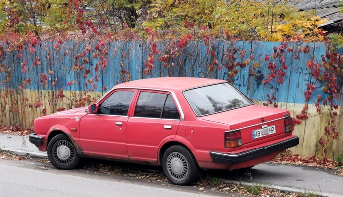 На дорогах Украины замечен знаменитый японский автомобиль: фото разных лет