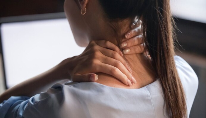 Почему хрустит шея и стоит ли обращаться к врачу с этой жалобой