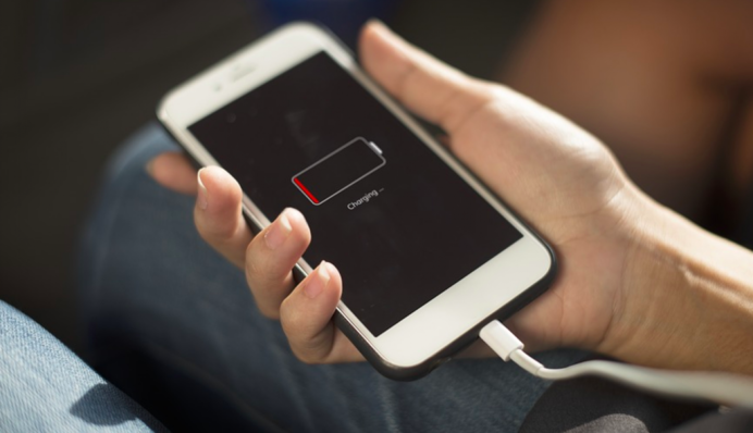 Способов достаточно: как сохранить зарядку телефона при длительных отключениях света