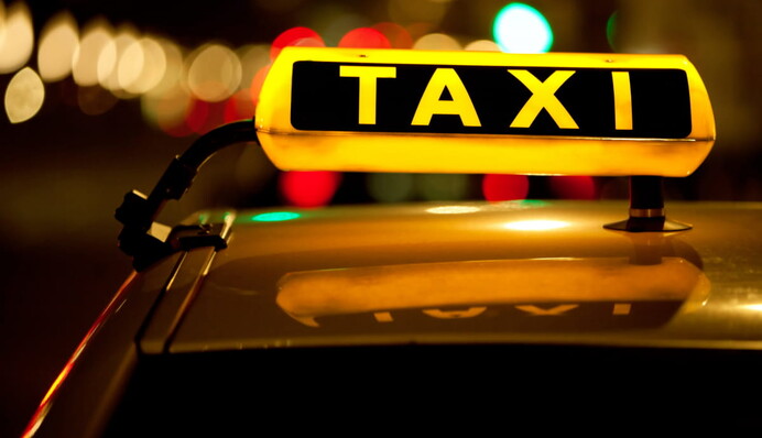 Предпочитают такси своему авто: названы три знака Зодиака