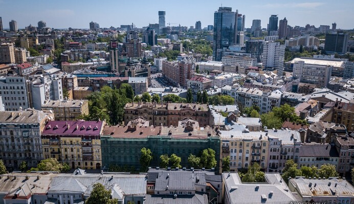 Почему в Киеве часть жителей новостроек сидит без света чаще: особенности графика