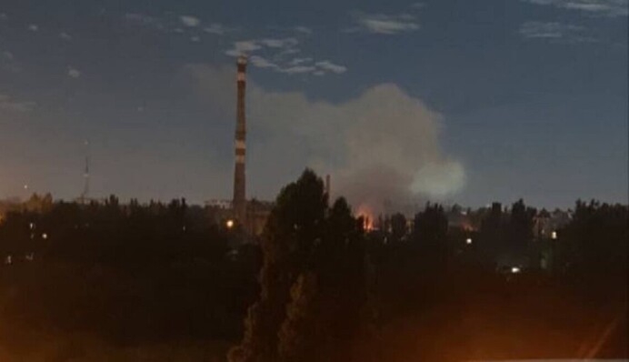 В Херсоне звучат взрывы и выстрелы: что известно, видео