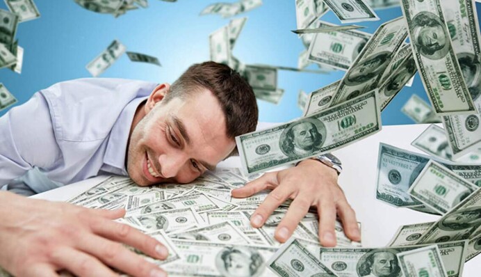 Тягнуться до багатства: названі імена чоловіків небайдужих до грошей