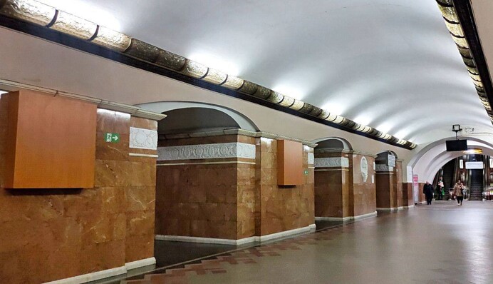 У метро Києва зникли погруддя російських поетів: фото