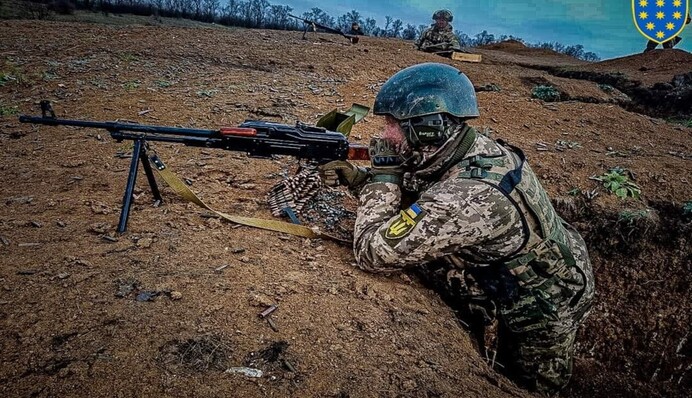 Окупанти зміцнюються на лівому березі Дніпра: карта та зведення Генштабу за вечір 11 листопада