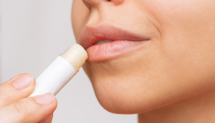 Мазь или таблетки: врач рассказала, как лучше лечить герпес на губах