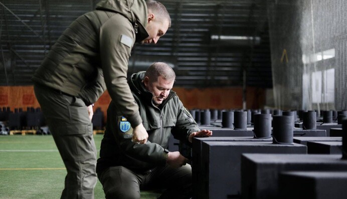 Дмитрий Лунин: Полтавщина помогает ВСУ пройти зиму – передала сотни печок-буржуек