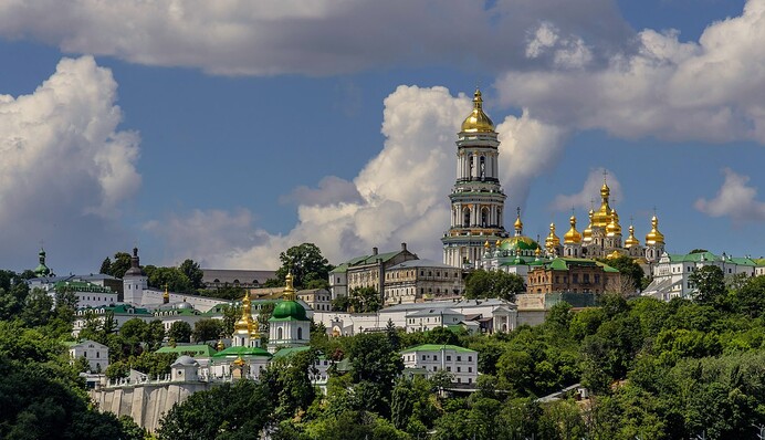 Не йдеться про заборону УПЦ МП: що означають обшуки в Лаврі
