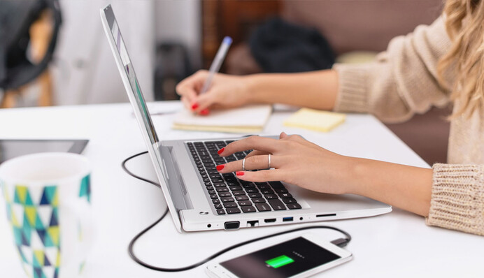 Нужно продолжать учиться и работать: как максимально сохранить заряд ноутбука, когда нет света