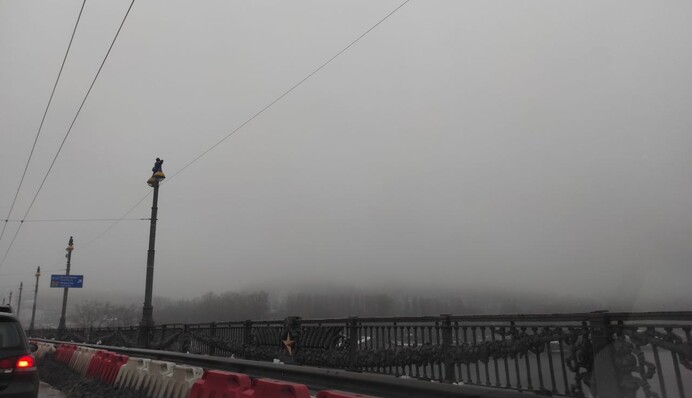 Киев затянуло густым туманом: фото и видео