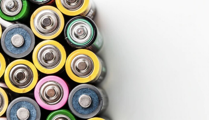 Как отличить заряженную батарейку за пару секунд: полезные лайфхаки