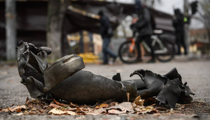 Оккупанты ударили по школе и рынку в Херсоне: фото и видео