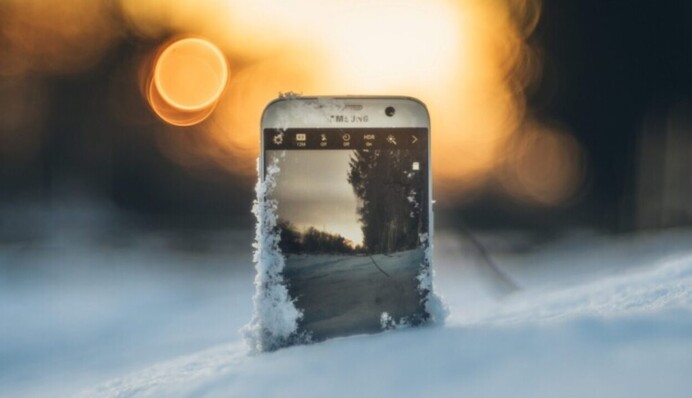 Как сохранить заряд телефона в холод: полезные советы