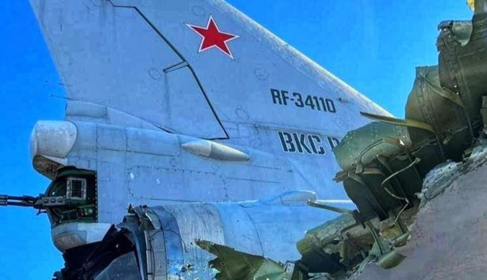 Удар по военному аэродрому под Москвой: новые фото с поврежденной авиацией РФ