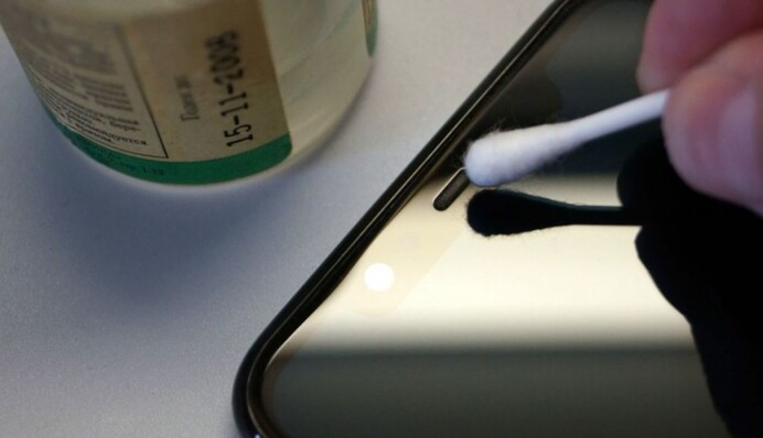 Як правильно чистити смартфон від бруду та мікробів, щоб не пошкодити екран